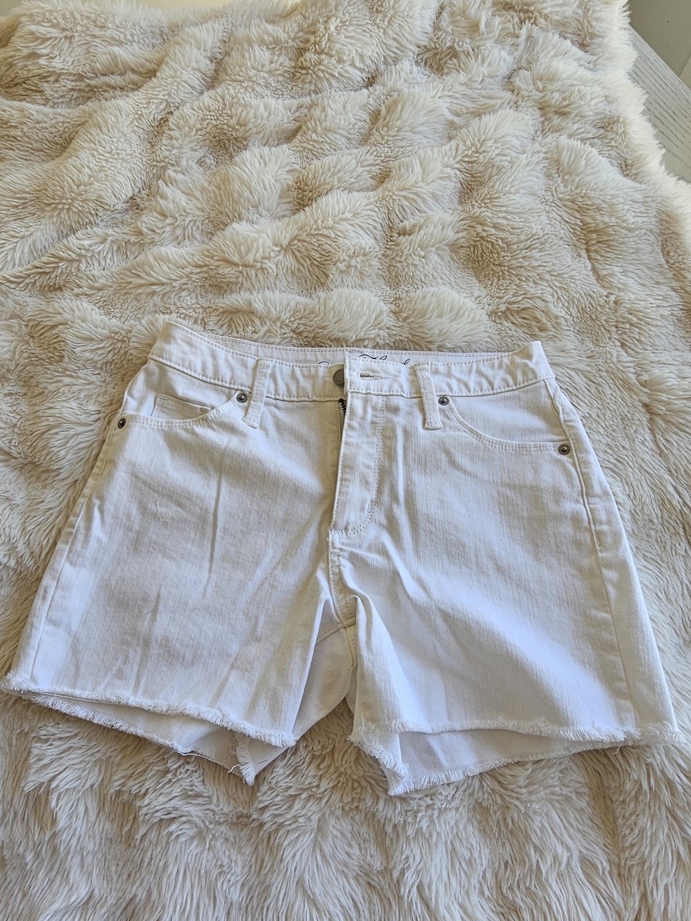 Universal Thread White Denim High-Rise Frayed Hem Shorts